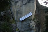 transparent ve Vlčí rokli při příležitosti otevření nově rekonstruované turistické stezky Vlčí roklí